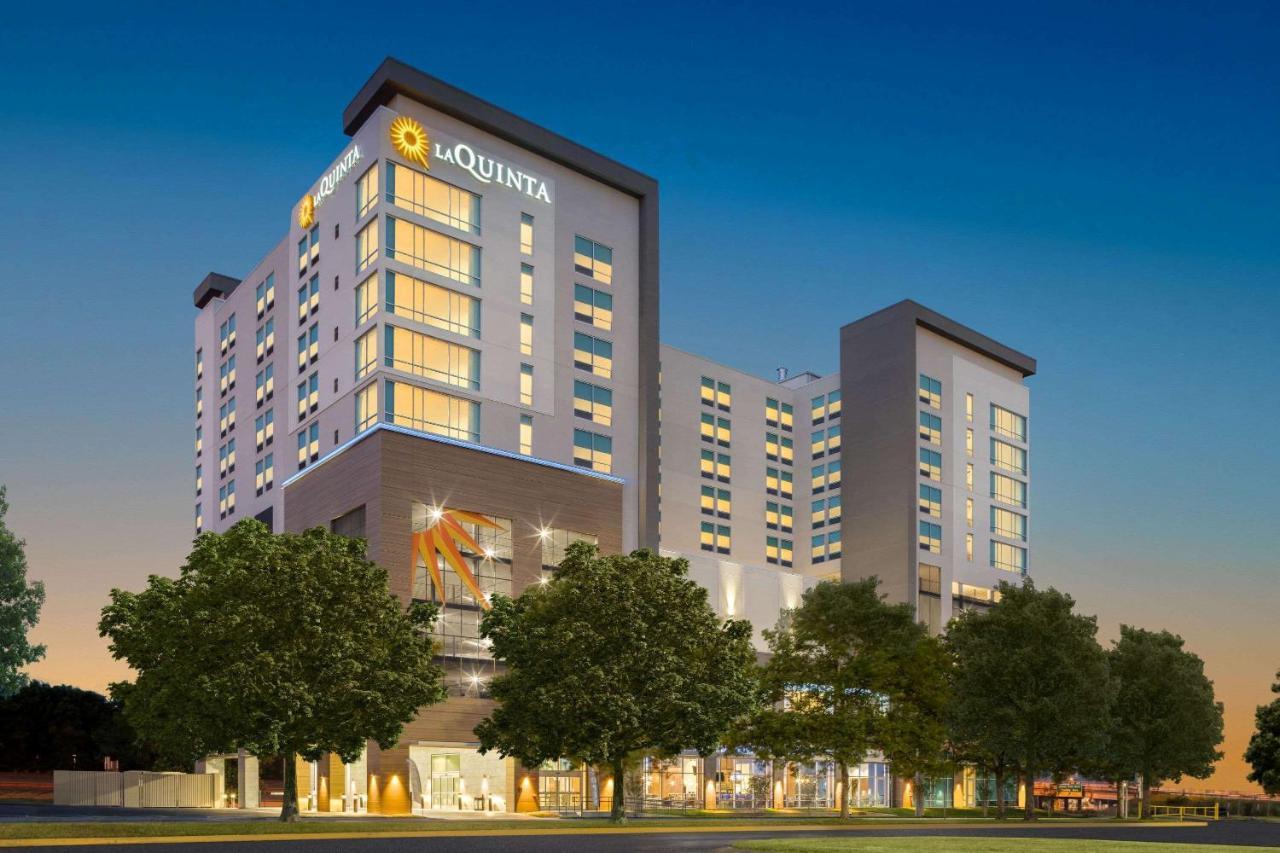 La Quinta Inn & Suites By Wyndham Nashville Downtown Stadium Exteriör bild