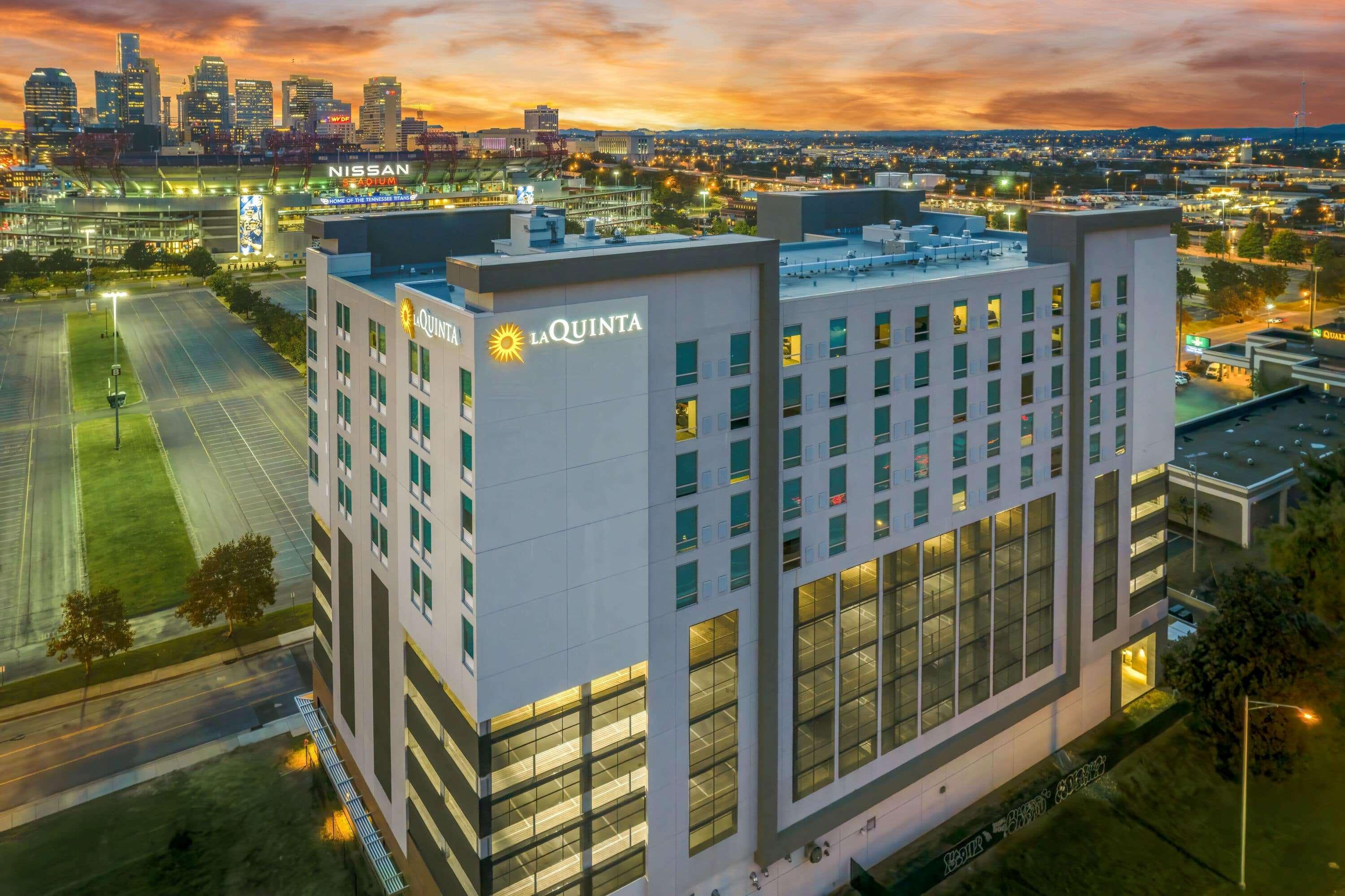 La Quinta Inn & Suites By Wyndham Nashville Downtown Stadium Exteriör bild